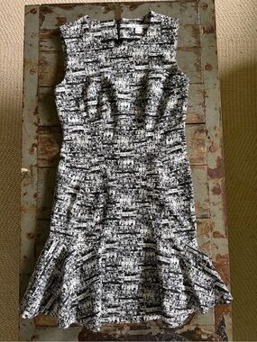 Diane Von Furstenberg Jaelyn Black and White Abstract Sleeveless Flutter Dress